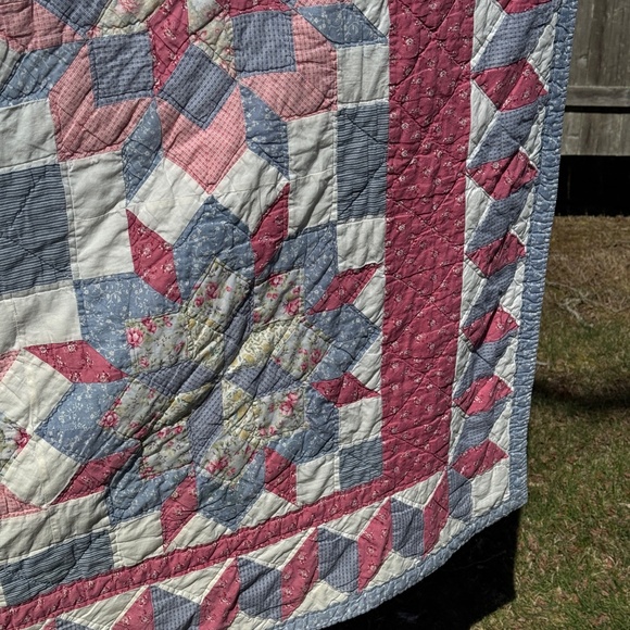 Beautiful Quilt - Picture 6 of 10